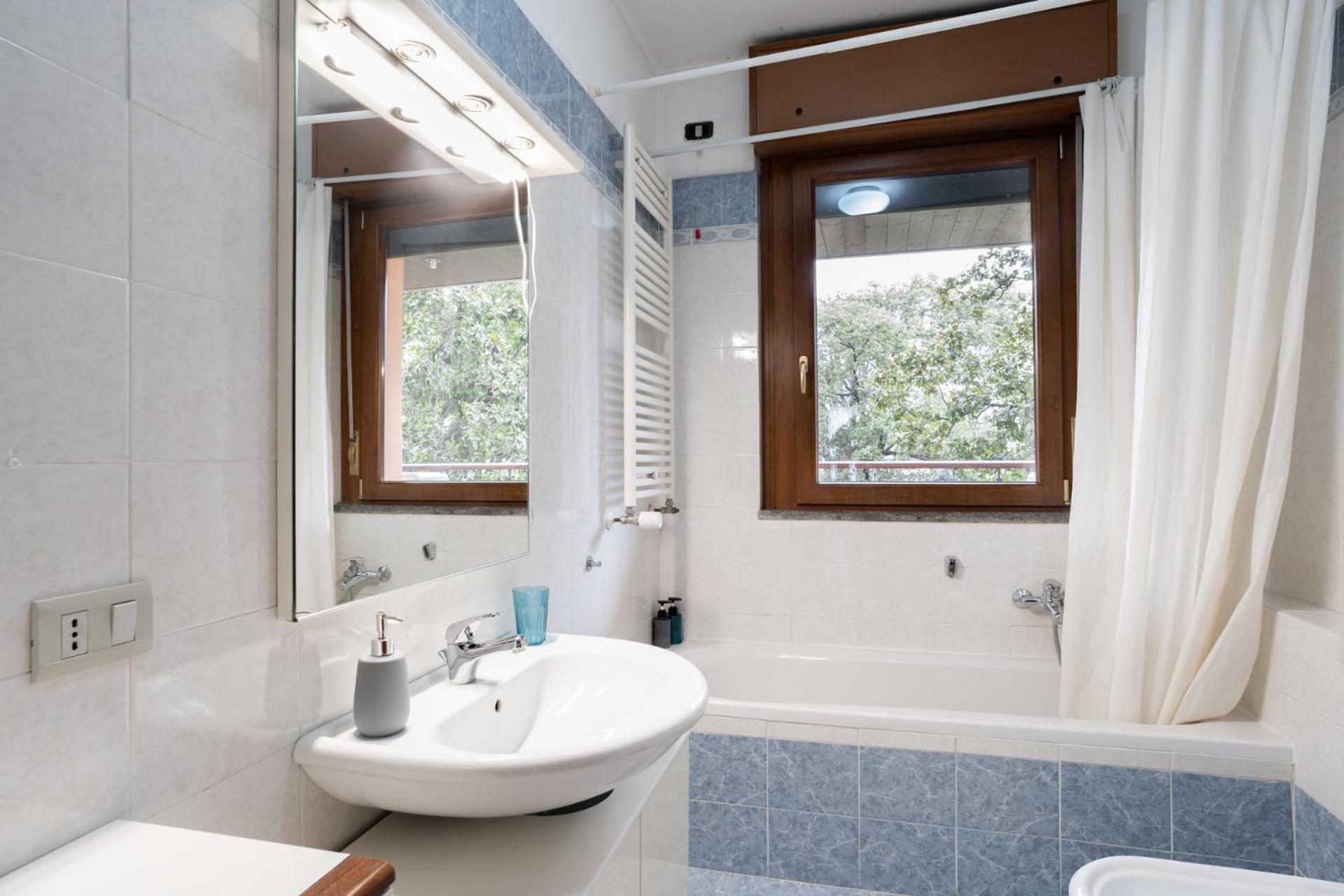 Spacious Bright Apartment Near City Center And Como Lake With Air Conditioning Lecco Kültér fotó