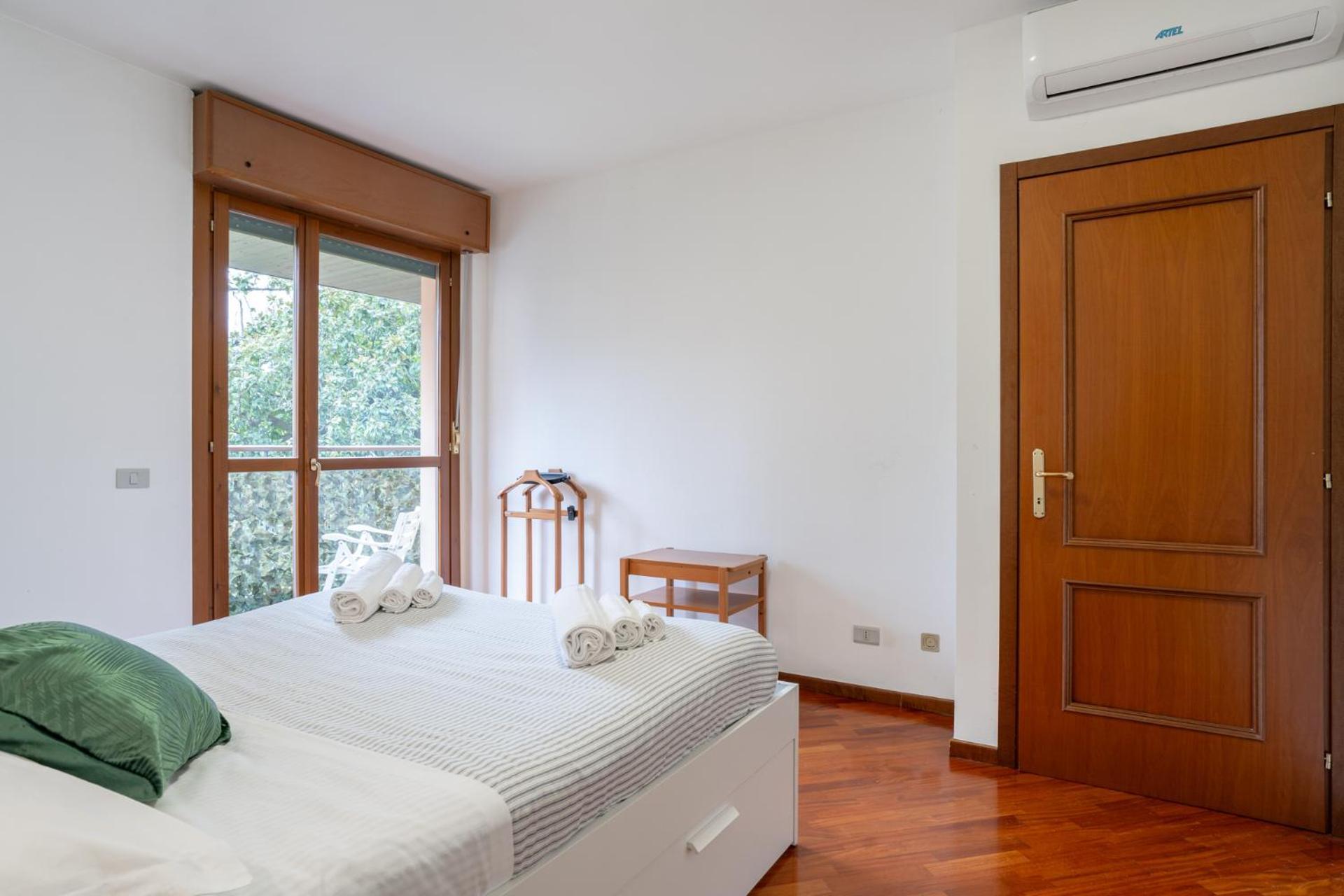 Spacious Bright Apartment Near City Center And Como Lake With Air Conditioning Lecco Kültér fotó